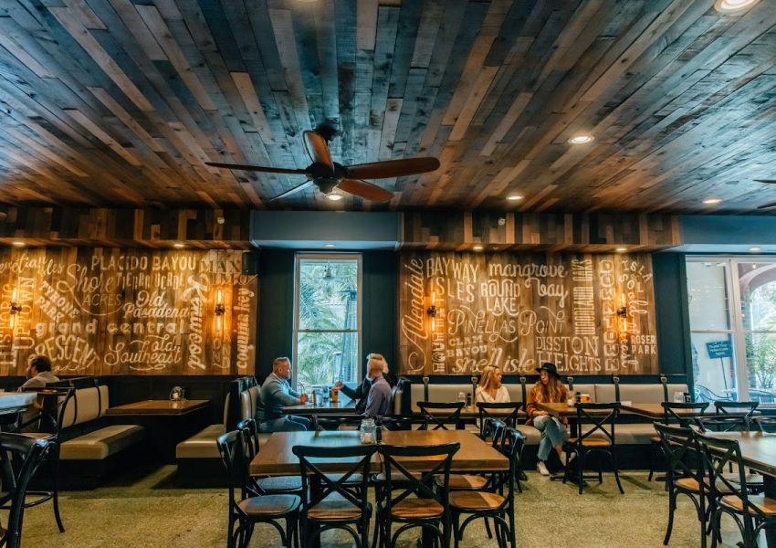 Tap Room at the Hollander Hotel